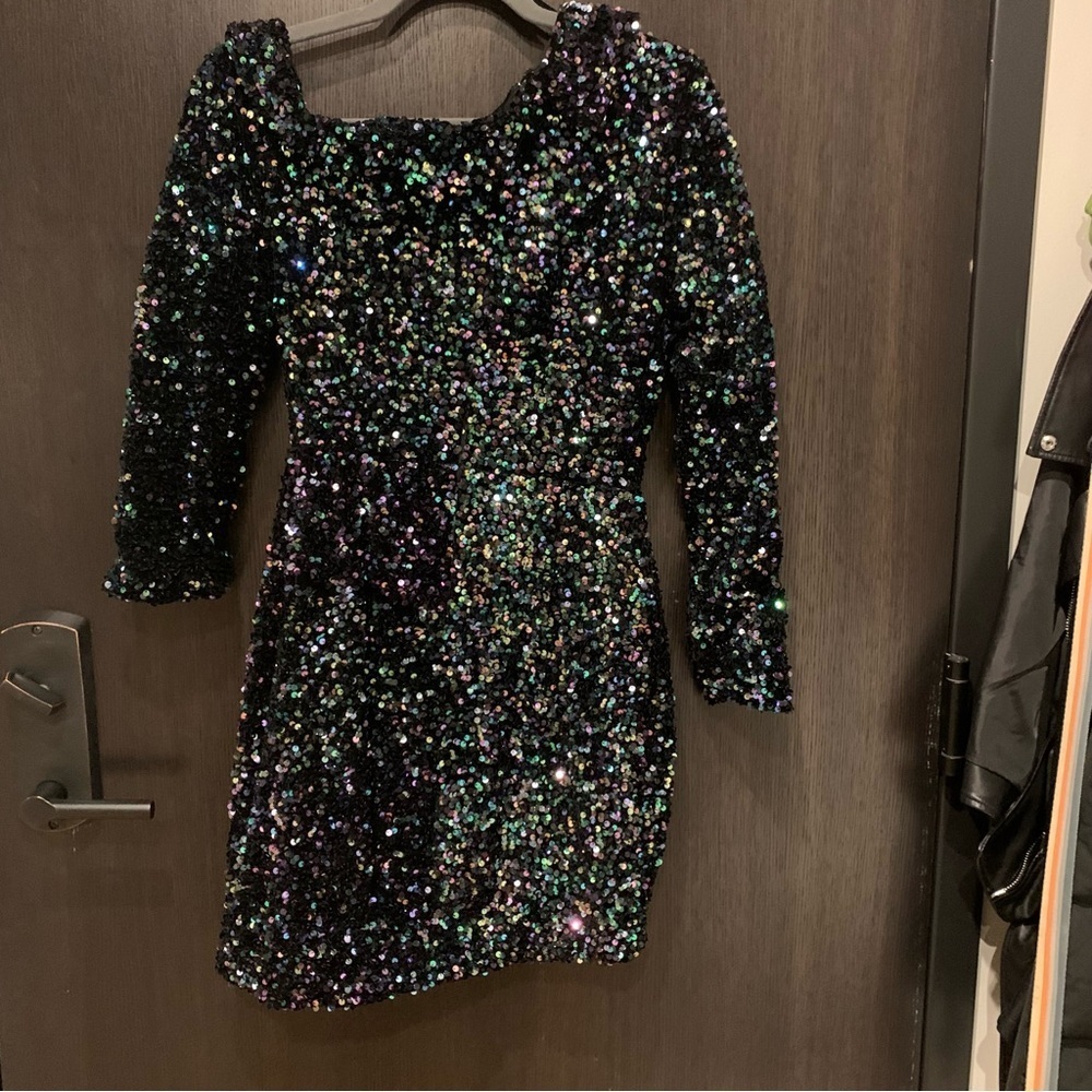 Lavish Alice Sequin Velvet Off Shoulder Asymmetric Cocktail Mini Dress Size 6 - Picture 4 of 8